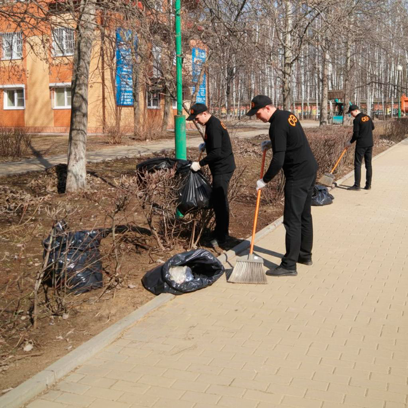 Уборка листьев в Зубцове